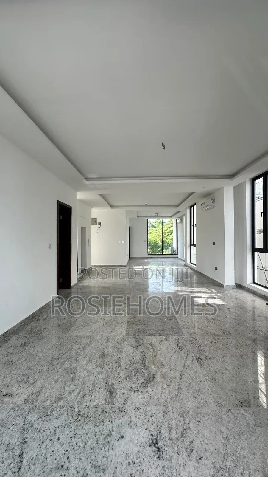 5bdrm Duplex in Banana Island for sale