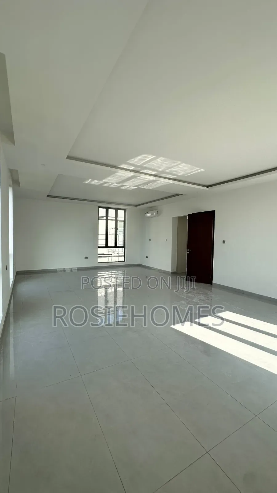 5bdrm Duplex in Banana Island for sale