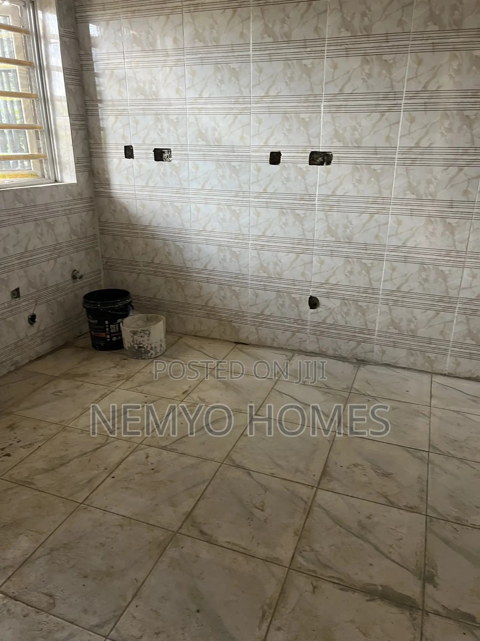 2bdrm Block of Flats in Apo, Guze for sale