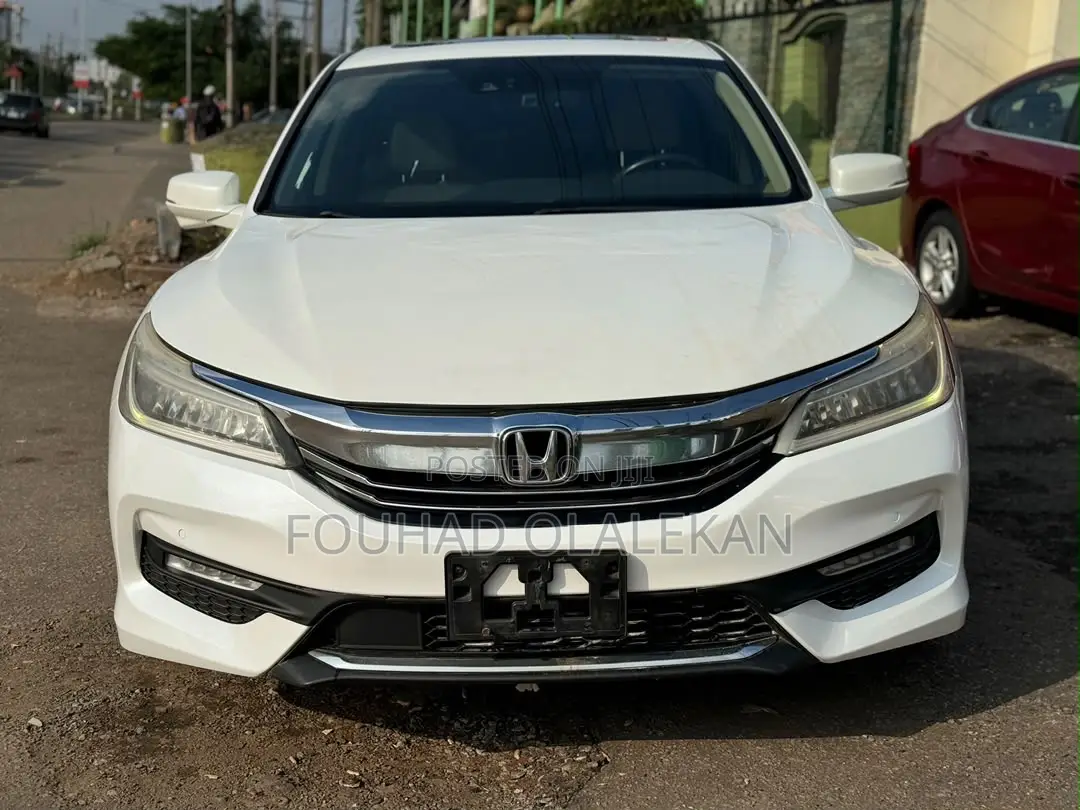 Honda Accord Touring 4dr Sedan FWD (3.5L 6cyl 6A) 2016 White