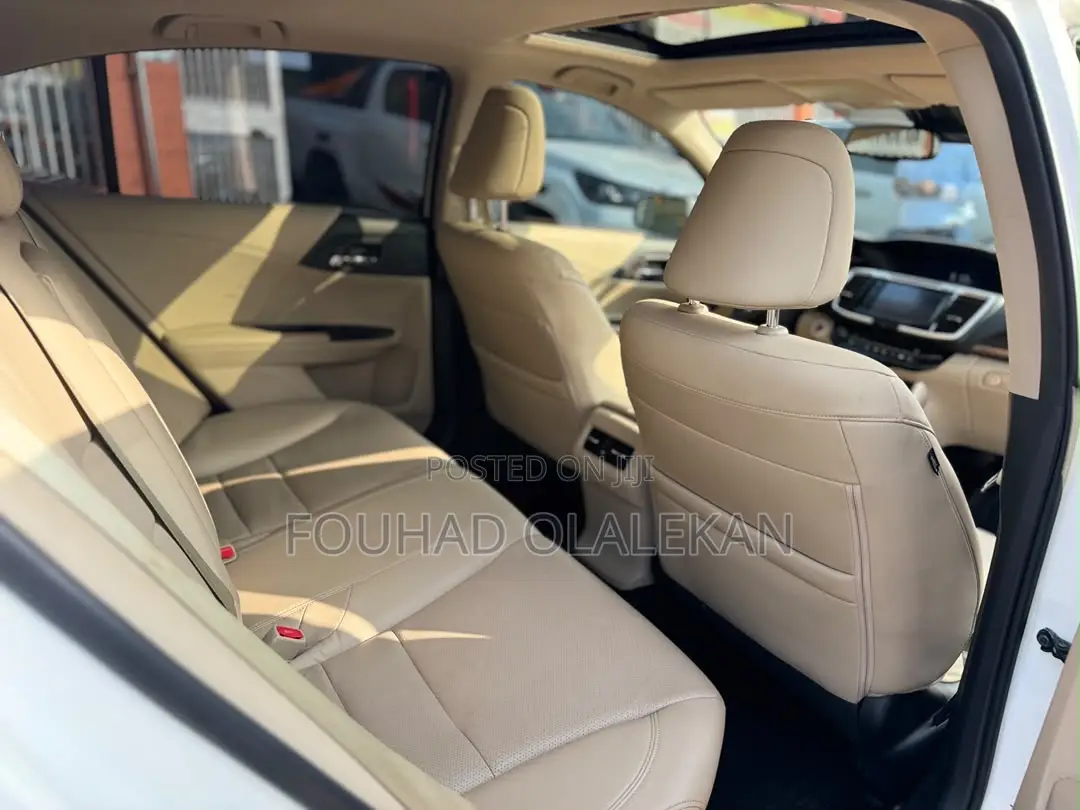 Honda Accord Touring 4dr Sedan FWD (3.5L 6cyl 6A) 2016 White