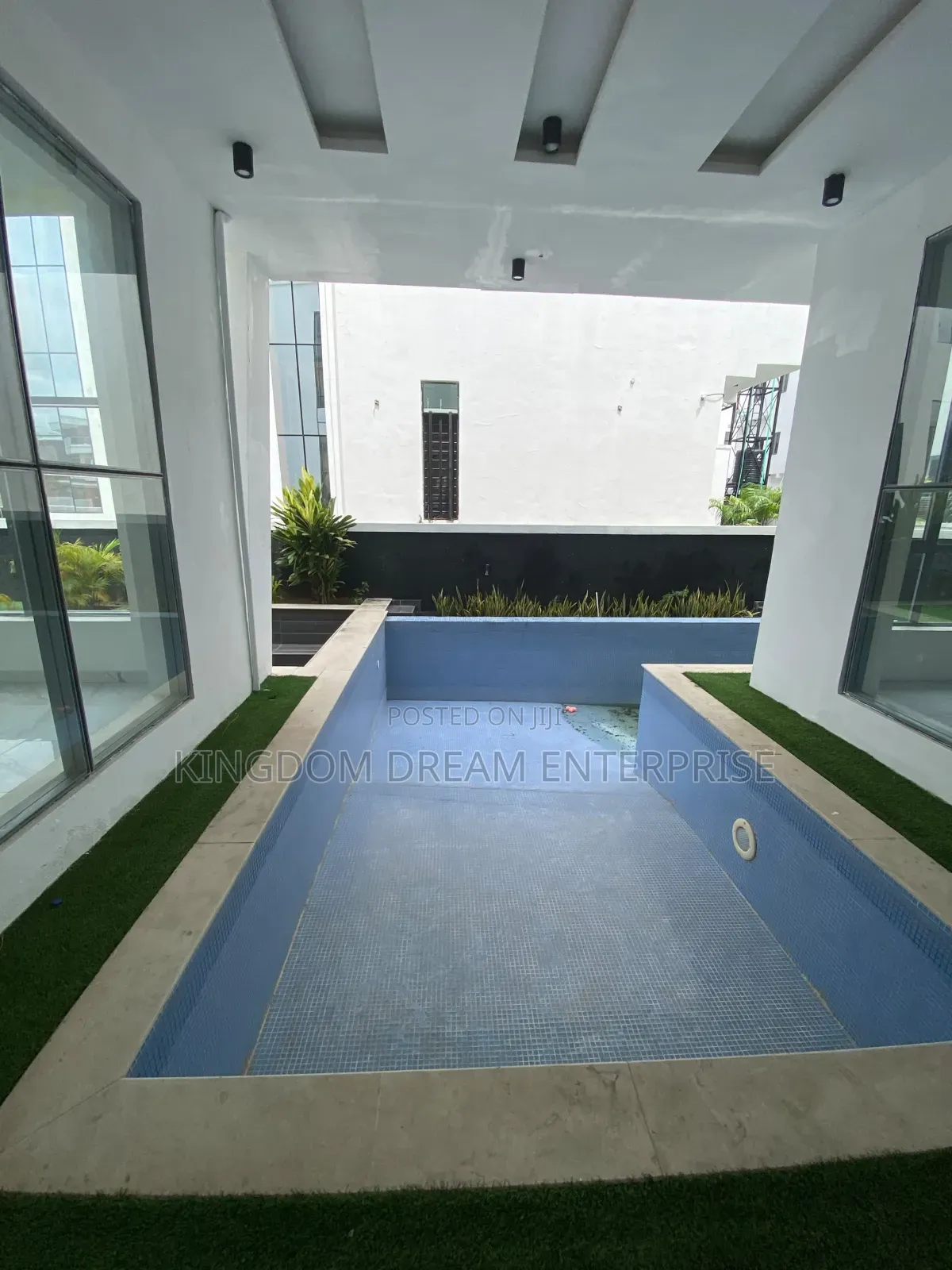 5bdrm Duplex in Osapa London Lekki for sale
