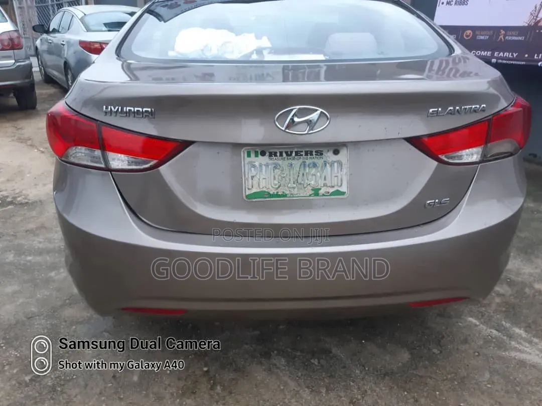 Hyundai Elantra Limited Sedan FWD (1.8L 4cyl 6A) 2013 Gray