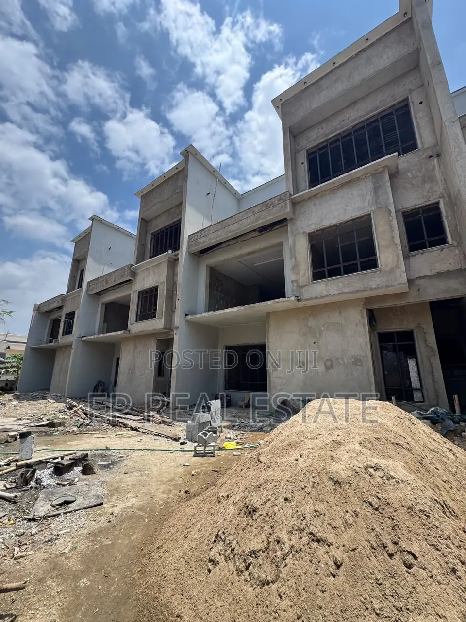5bdrm Duplex in Maitama for sale