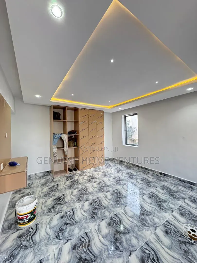 3bdrm Apartment in Surulere for sale