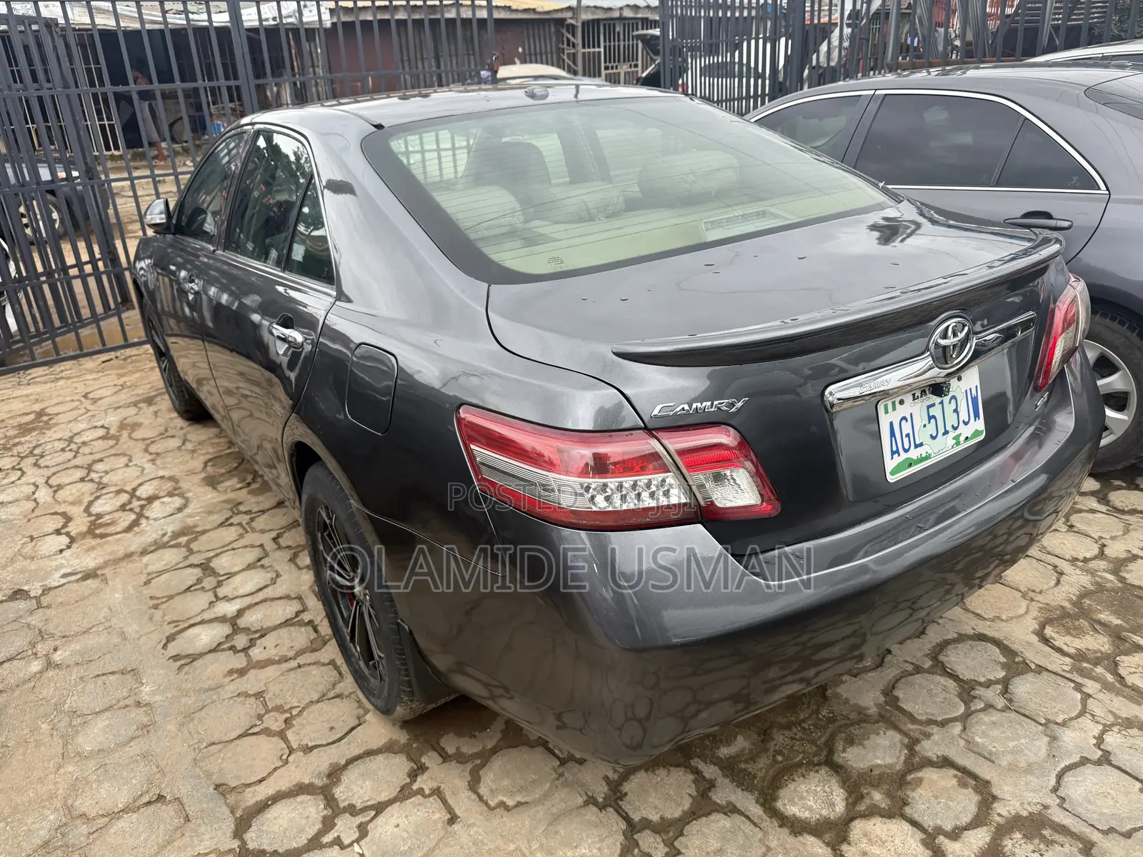 Toyota Camry LE 4dr Sedan (2.5L 4cyl 6A) 2011 Gray