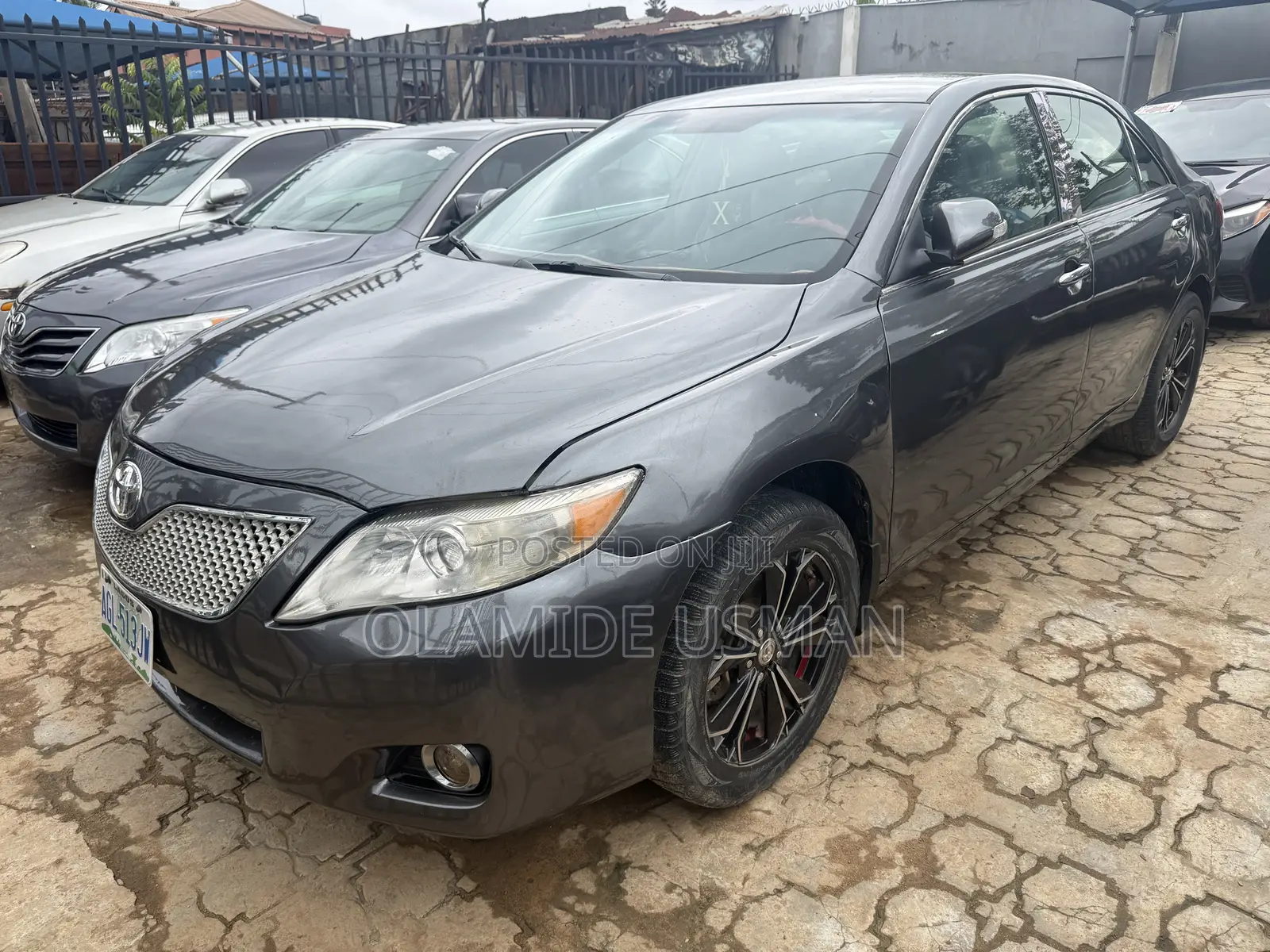 Toyota Camry LE 4dr Sedan (2.5L 4cyl 6A) 2011 Gray