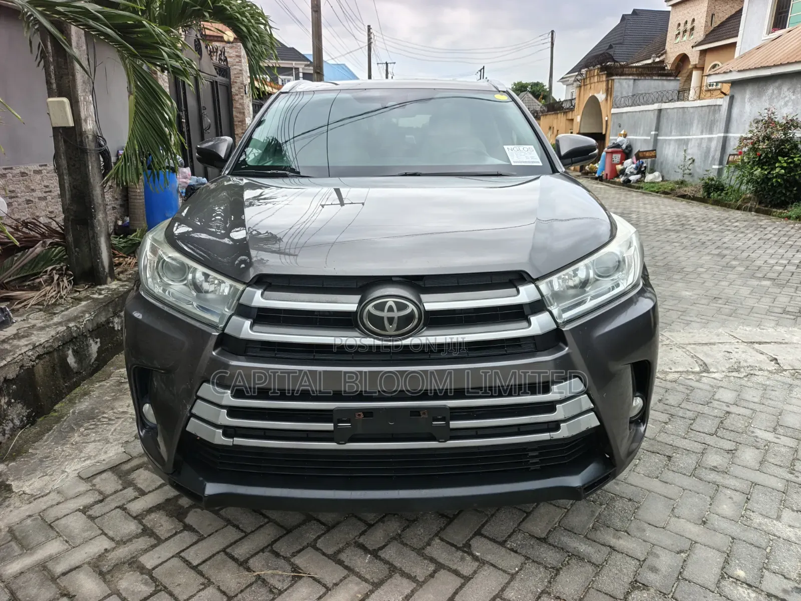 Toyota Highlander XLE 4x4 V6 (3.5L 6cyl 8A) 2017 Gray