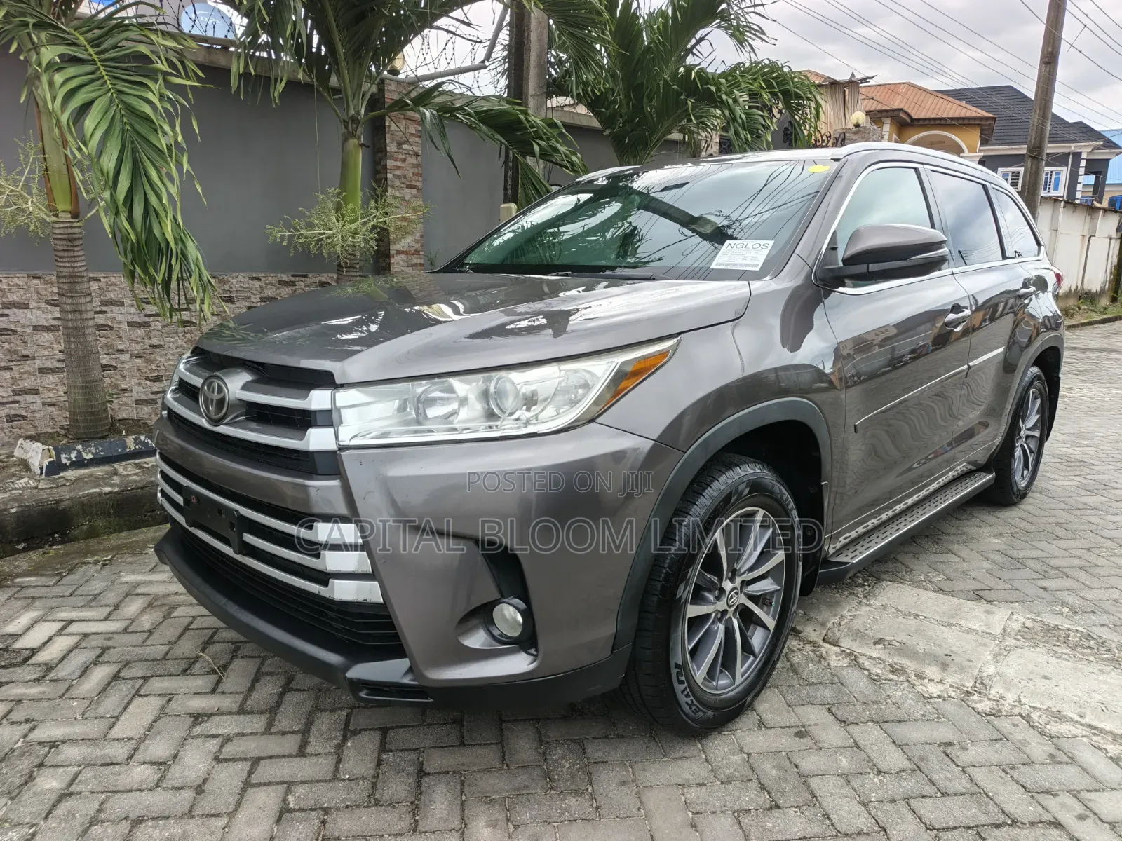 Toyota Highlander XLE 4x4 V6 (3.5L 6cyl 8A) 2017 Gray