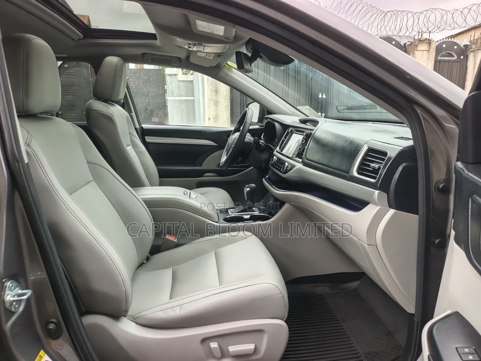 Toyota Highlander XLE 4x4 V6 (3.5L 6cyl 8A) 2017 Gray