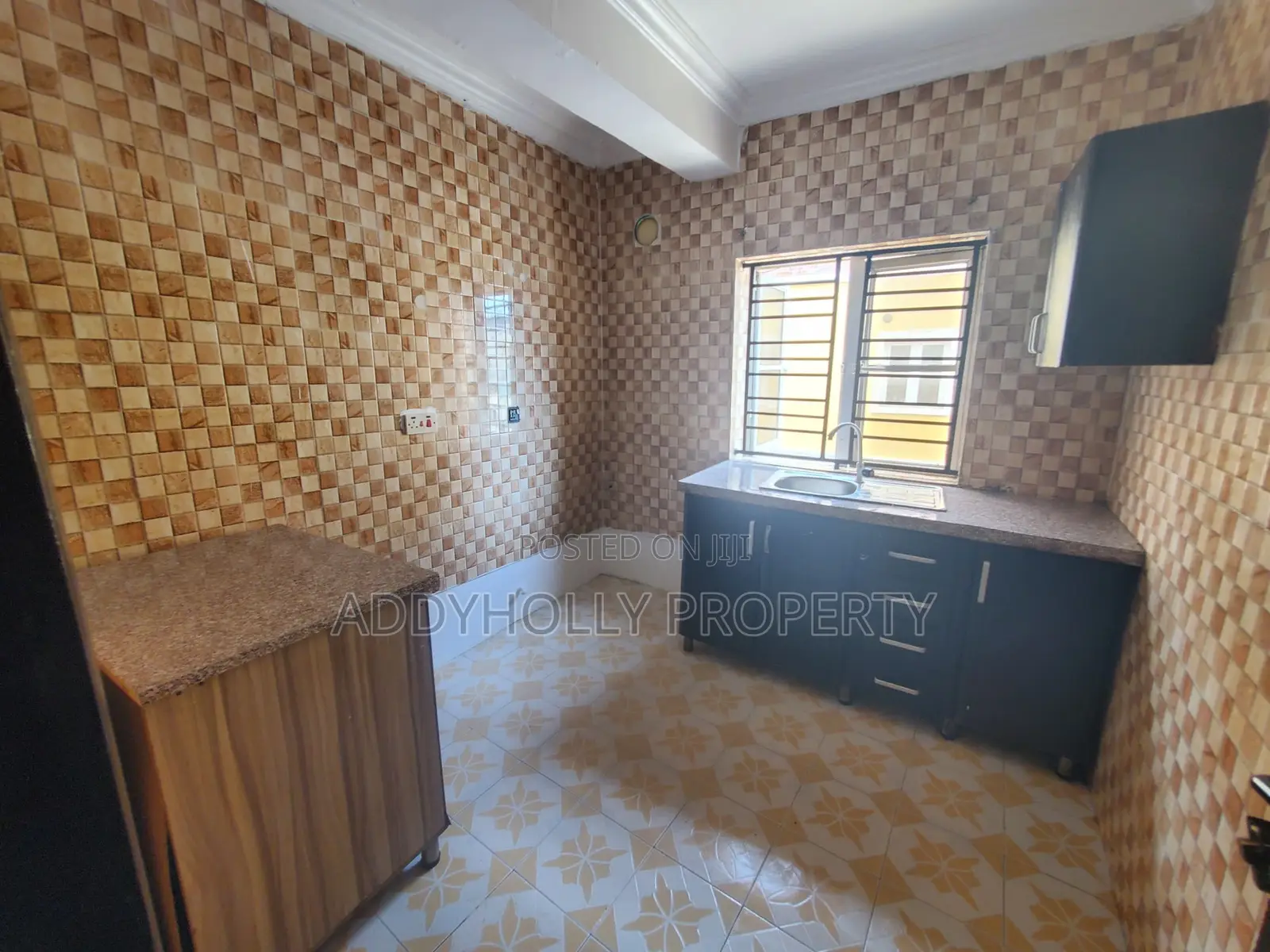 3bdrm Apartment in Ikota for sale