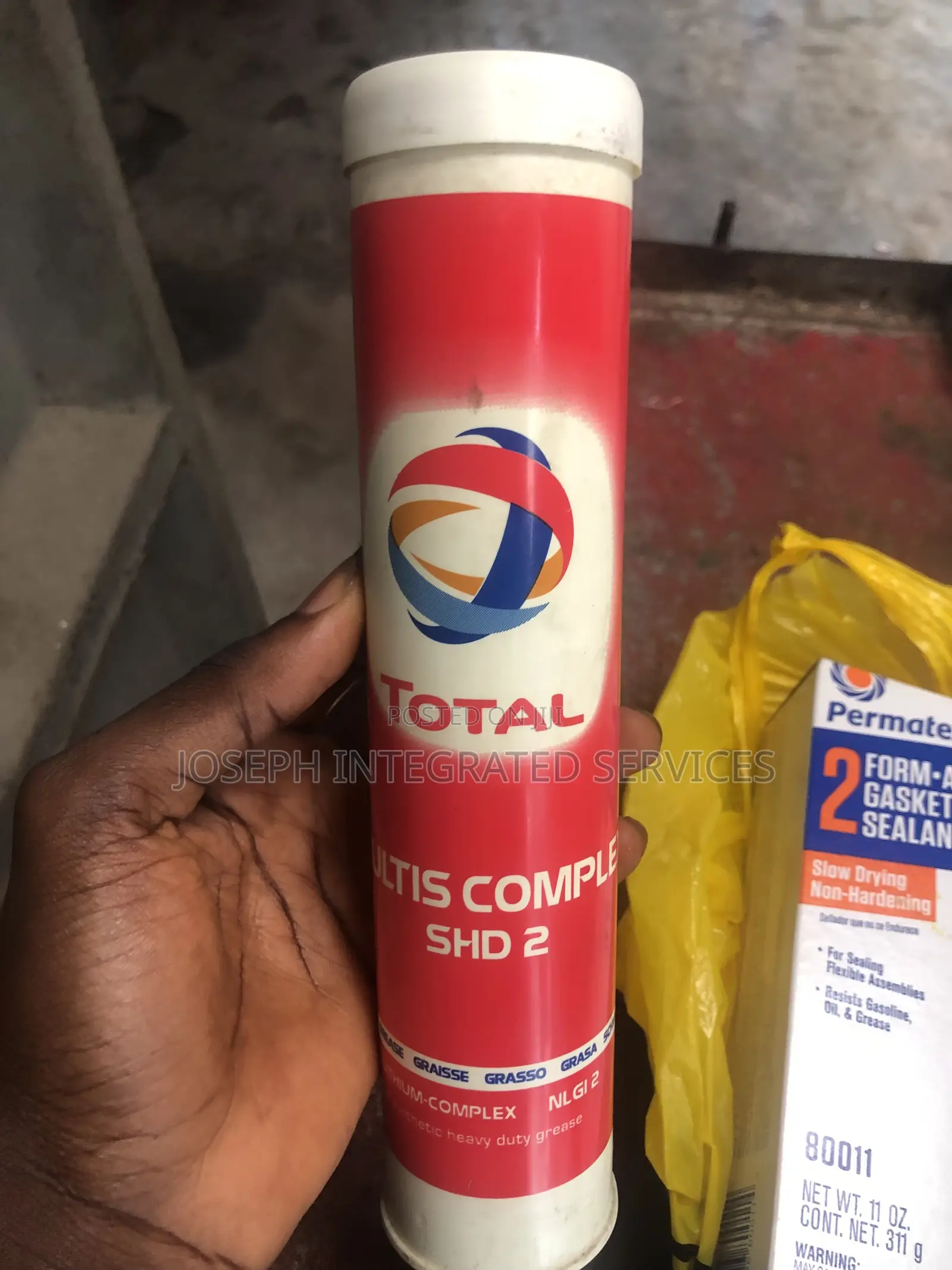 Total Multis Complex SHD 2, a Synthetic Heavy-Duty Grease.