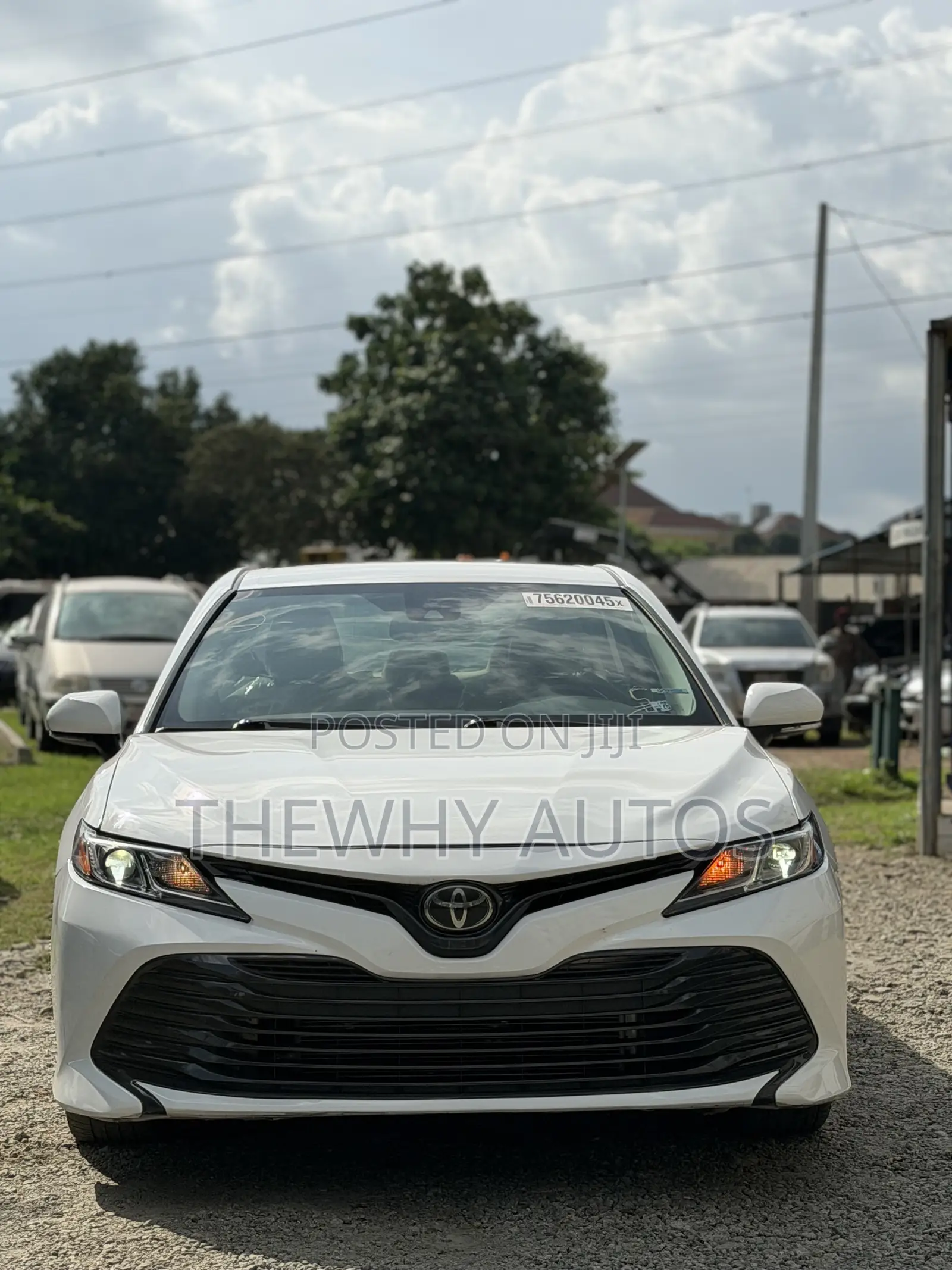 Toyota Camry LE (2.5L 4cyl 8A) 2019 White
