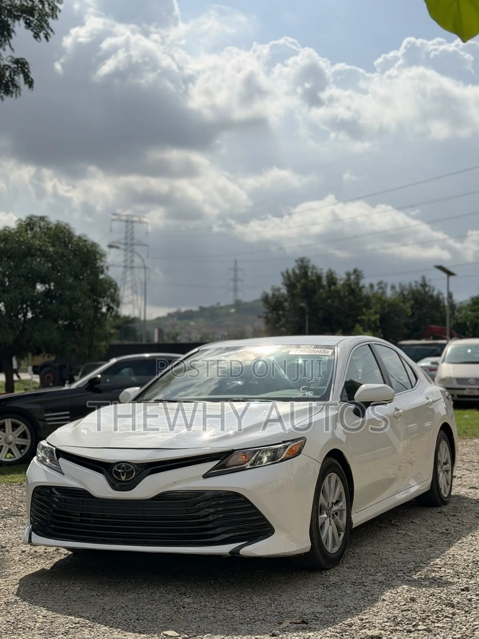 Toyota Camry LE (2.5L 4cyl 8A) 2019 White