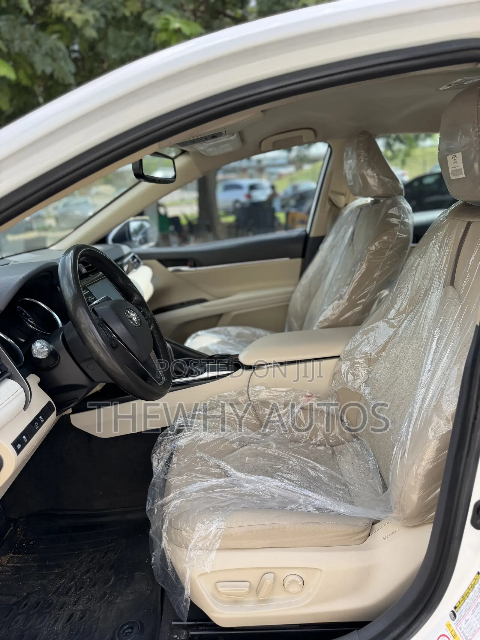 Toyota Camry LE (2.5L 4cyl 8A) 2019 White