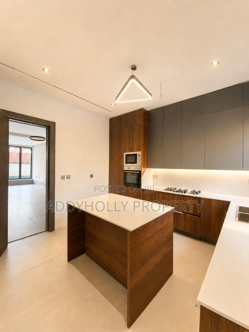 5bdrm Duplex in Parkview Estate for sale