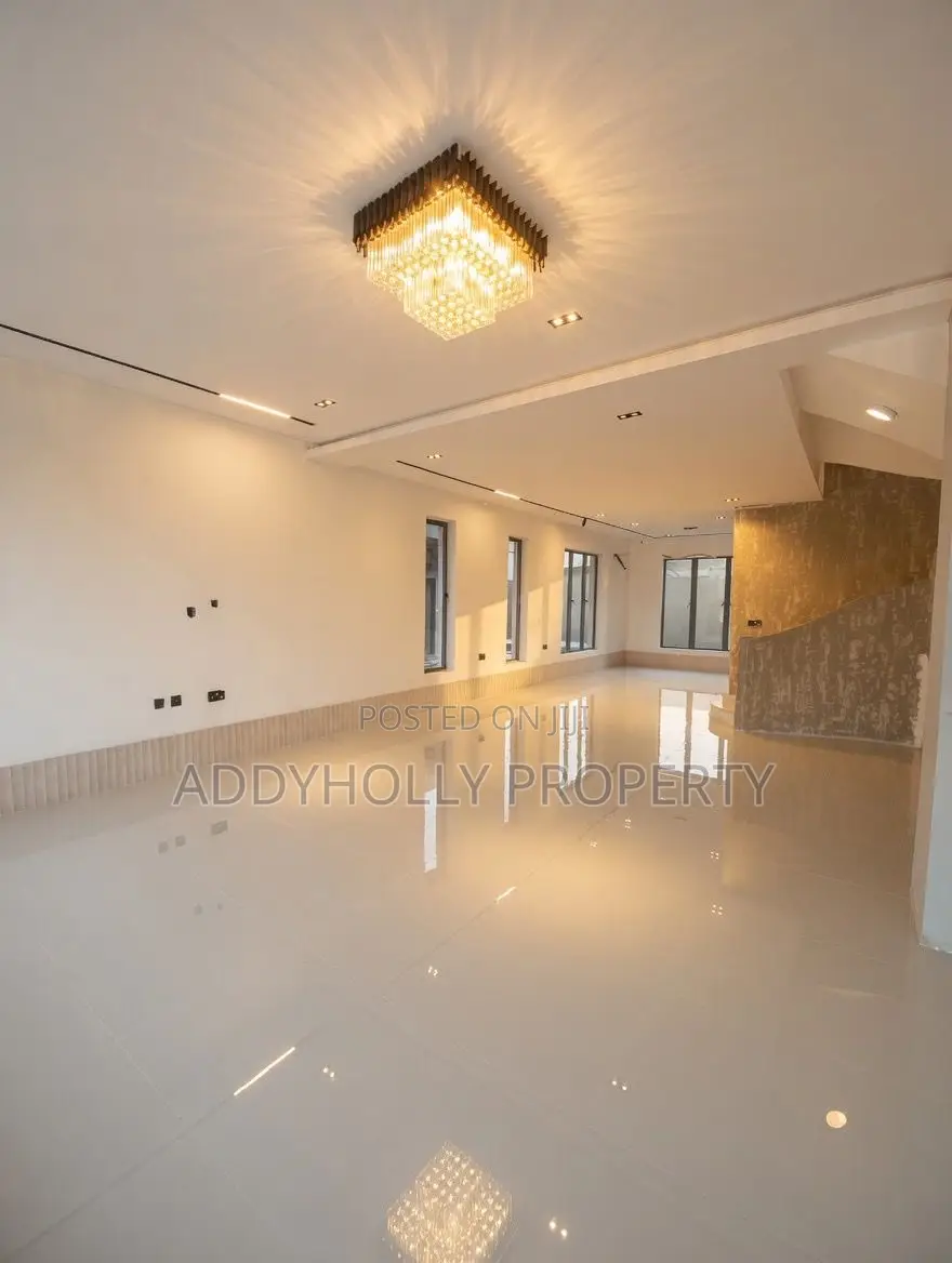 5bdrm Duplex in Parkview Estate for sale