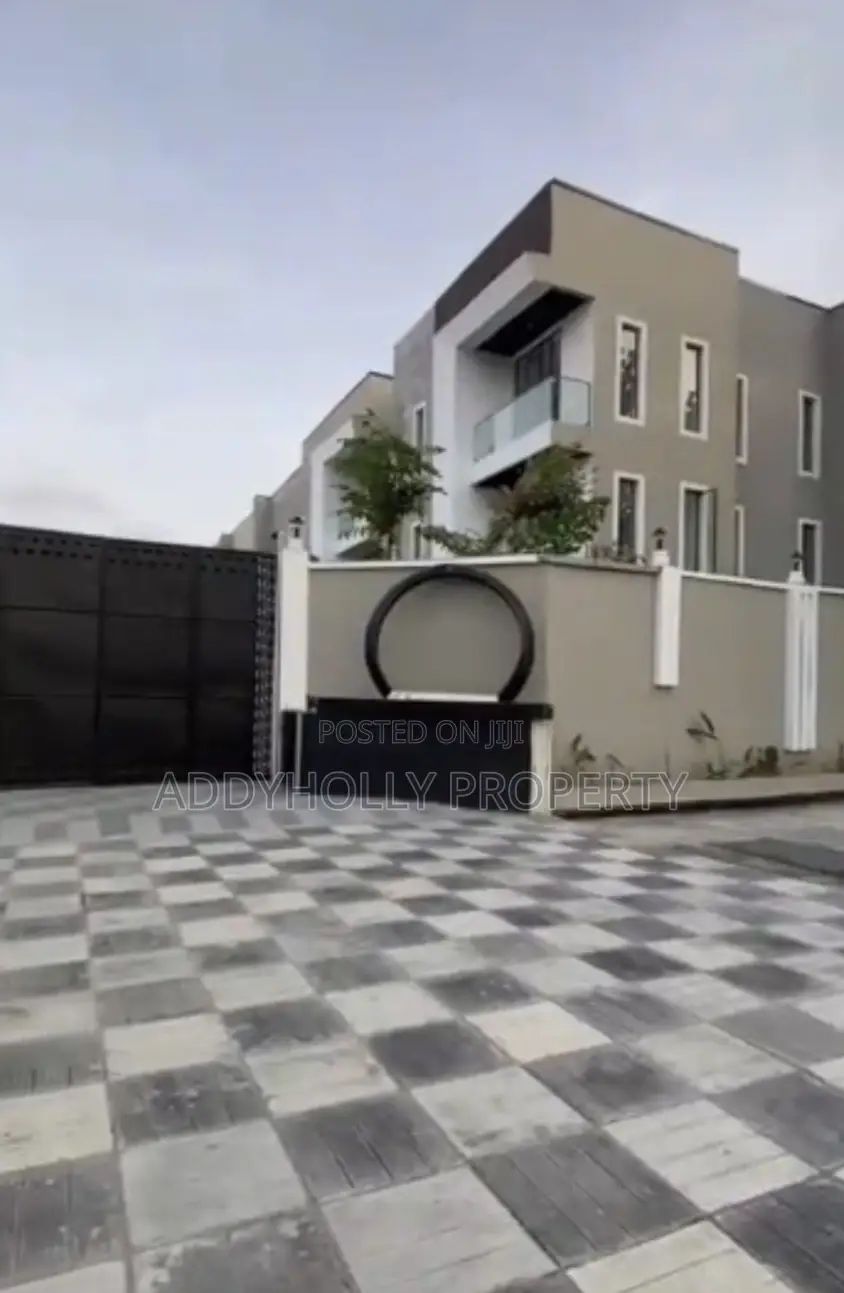 5bdrm Duplex in Parkview Estate for sale