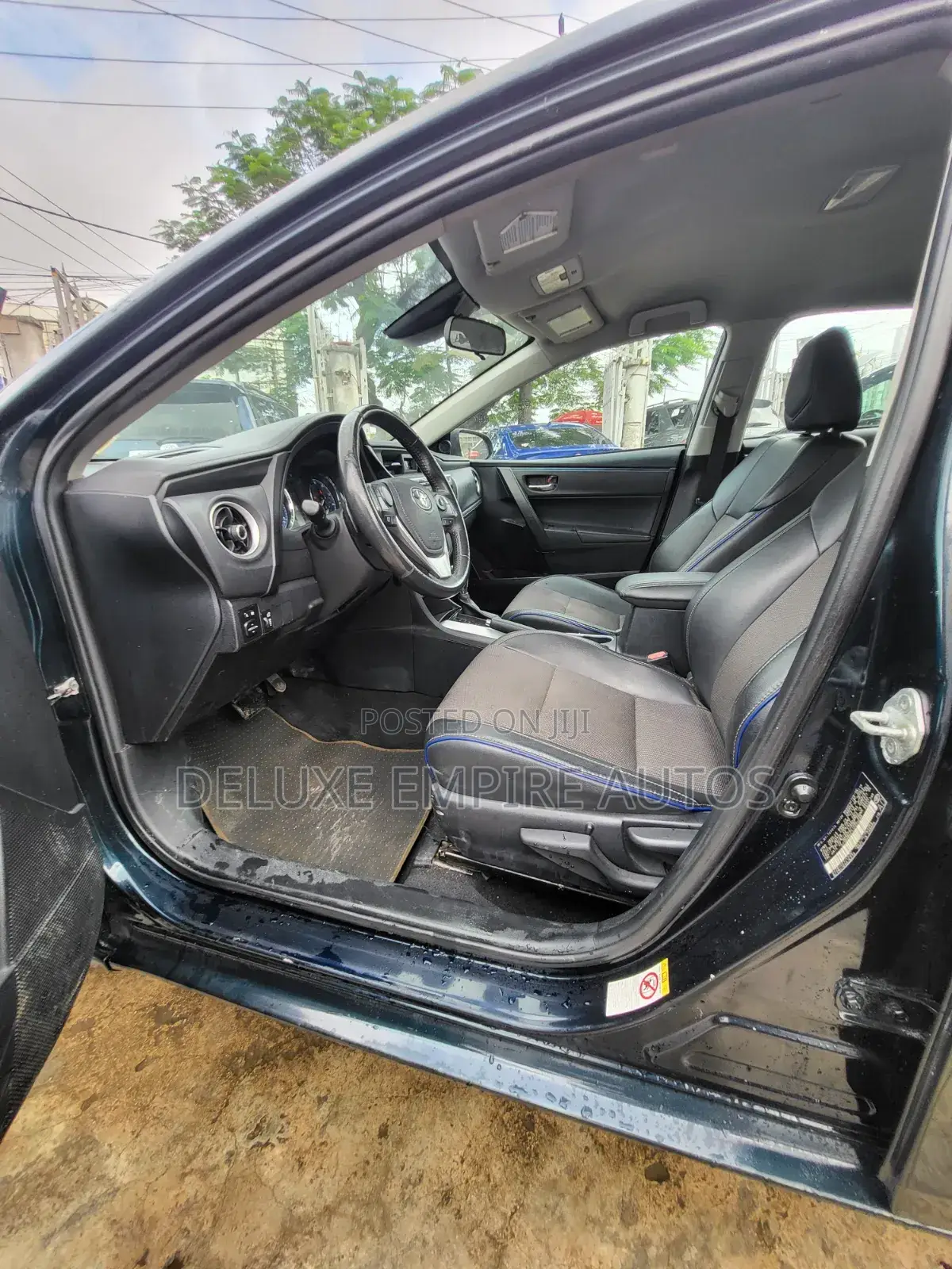 Toyota Corolla SE (1.8L 4cyl 6M) 2018 Blue