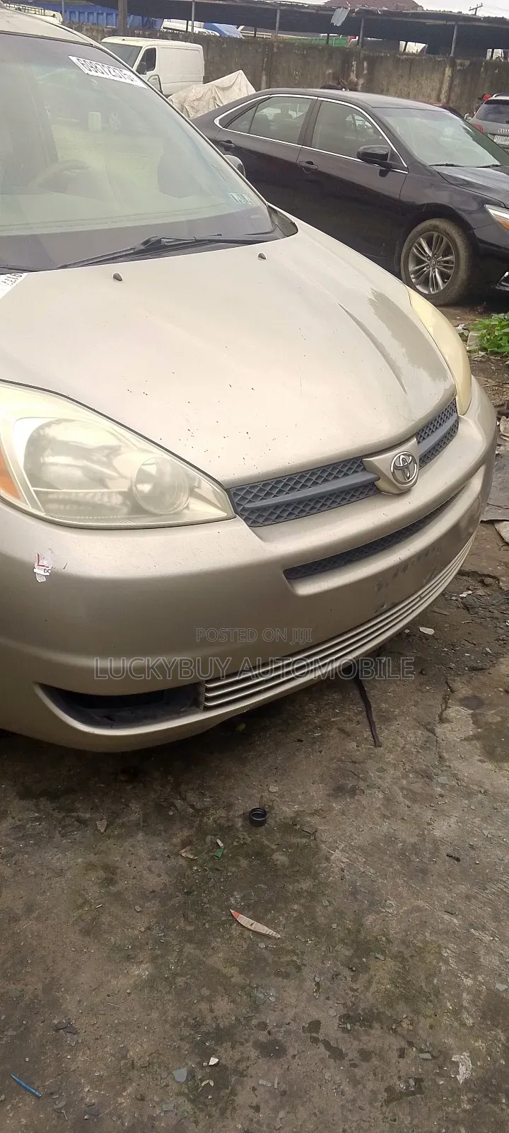 Toyota Sienna 2004 Gold