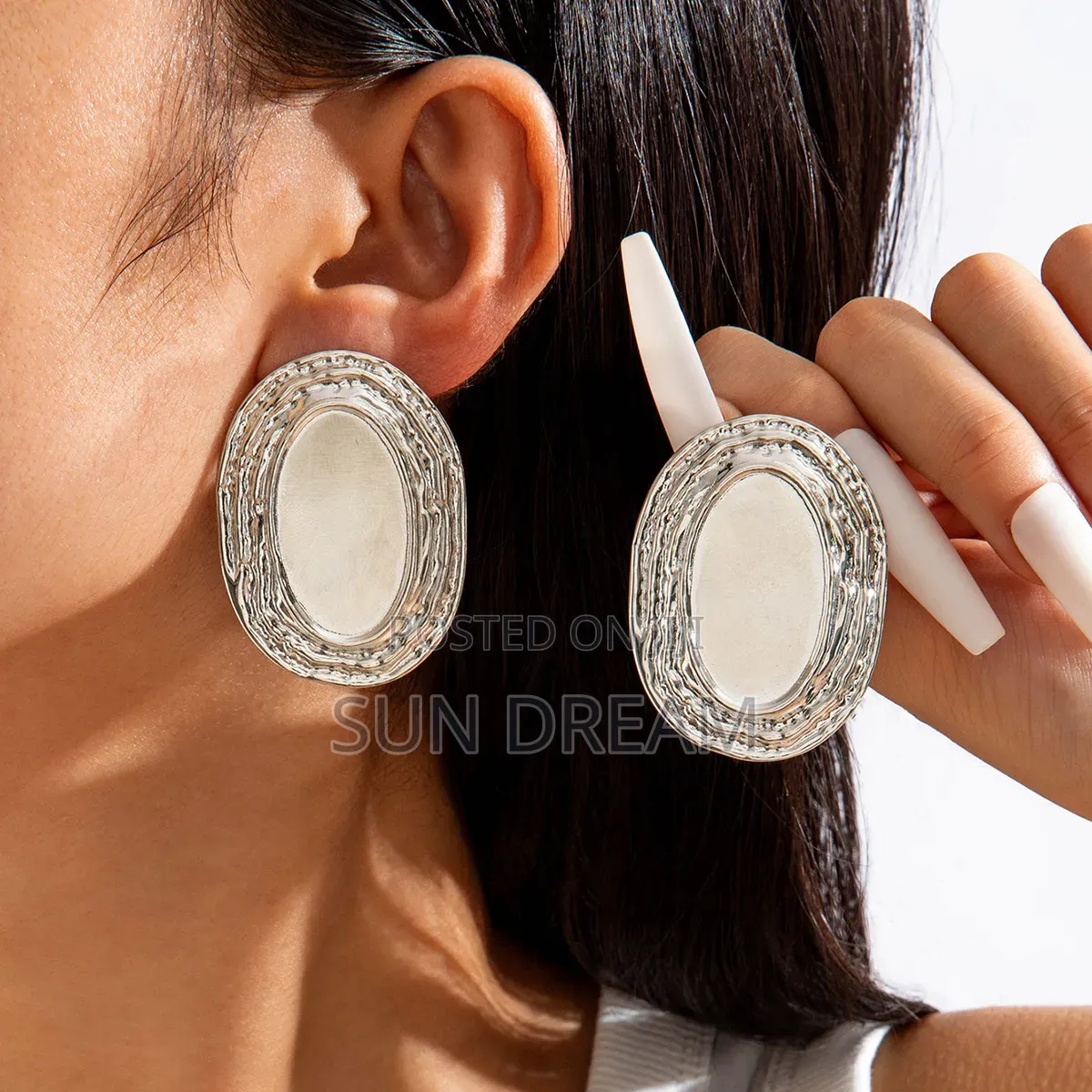 Oval Sliver Toned Woman Earrings Jewelrys