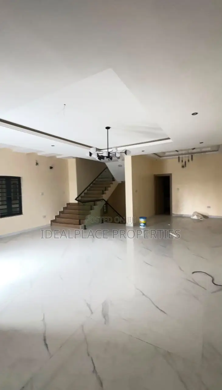 4bdrm Duplex in Allen Avenue for sale