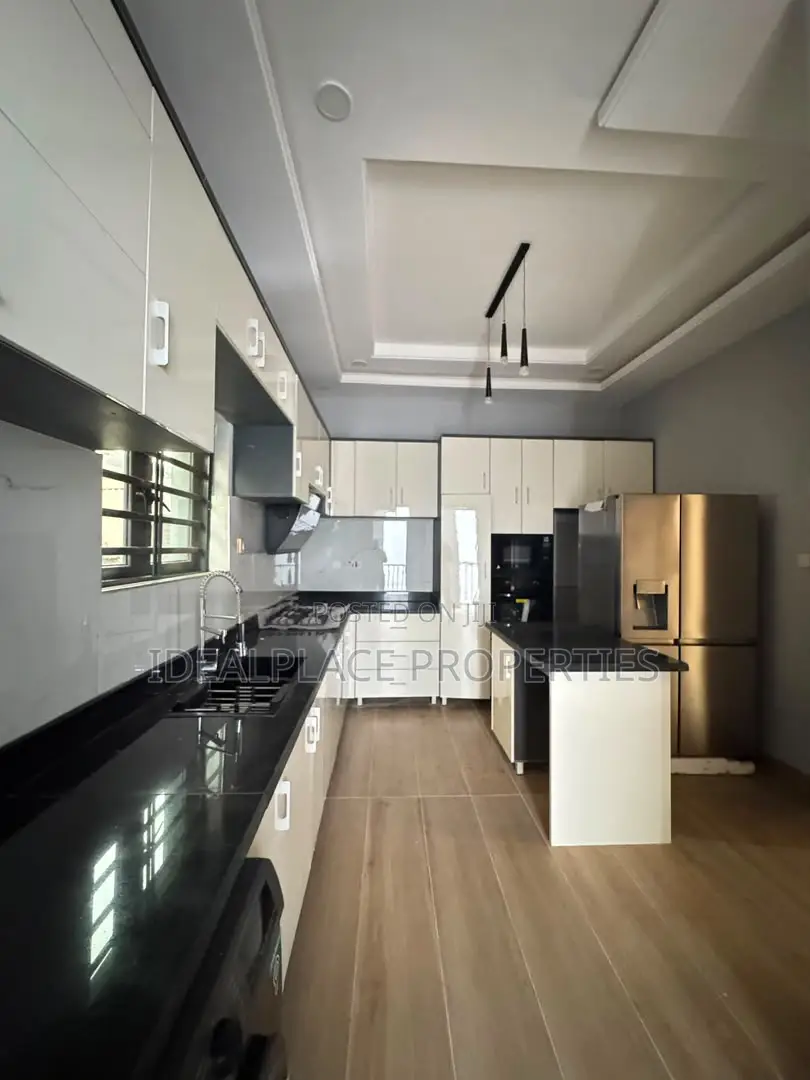 4bdrm Duplex in Allen Avenue for sale