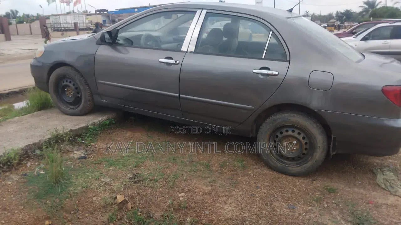 Toyota Corolla 2004 Gray