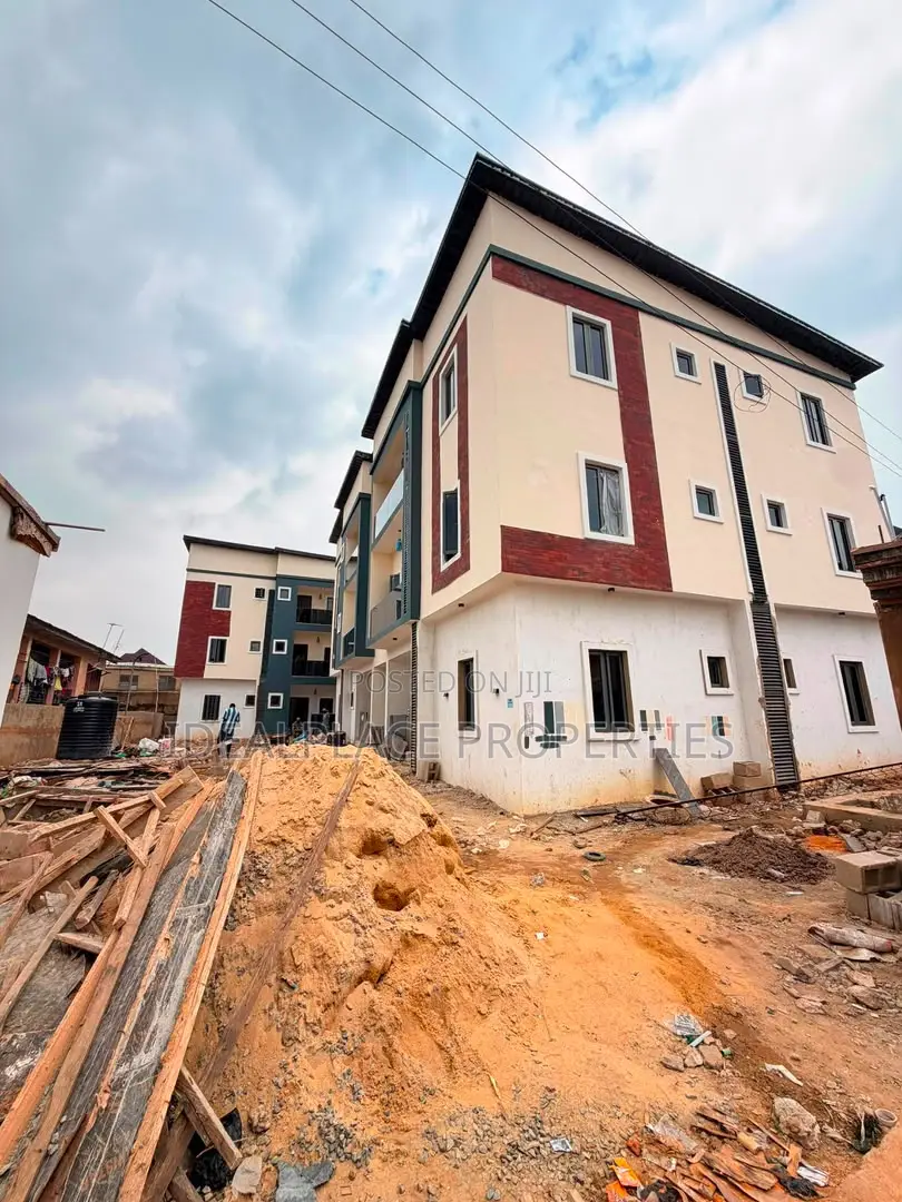2bdrm Apartment in Surulere for sale