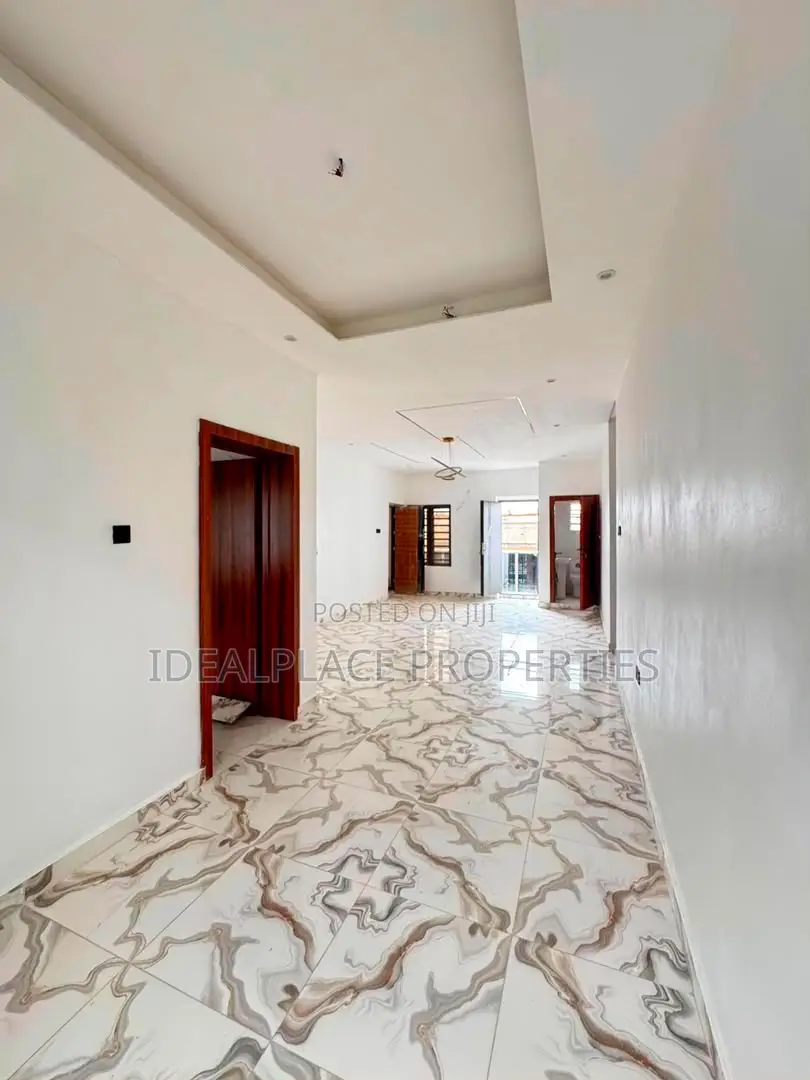 2bdrm Apartment in Surulere for sale