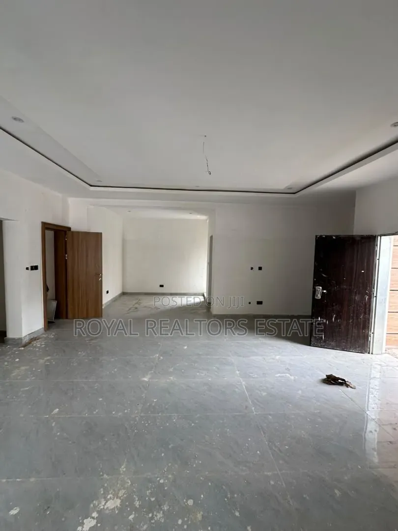 5bdrm Duplex in Asokoro for sale