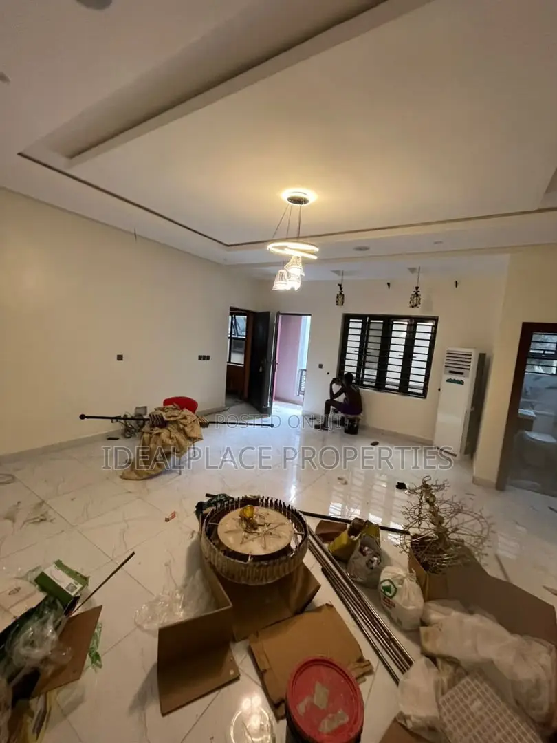 3bdrm Apartment in Gbagada for sale