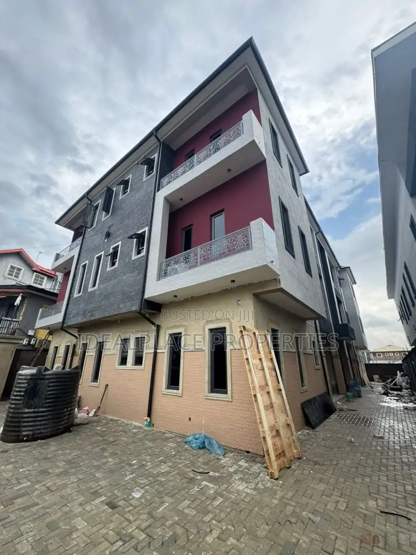 3bdrm Apartment in Gbagada for sale