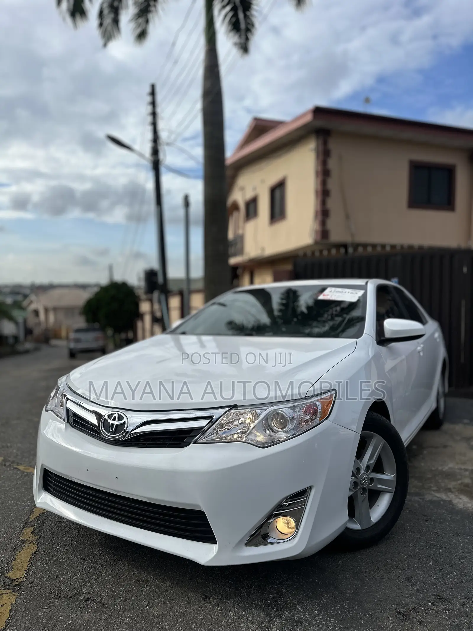 Toyota Camry LE 4dr Sedan (2.5L 4cyl 6A) 2013 White