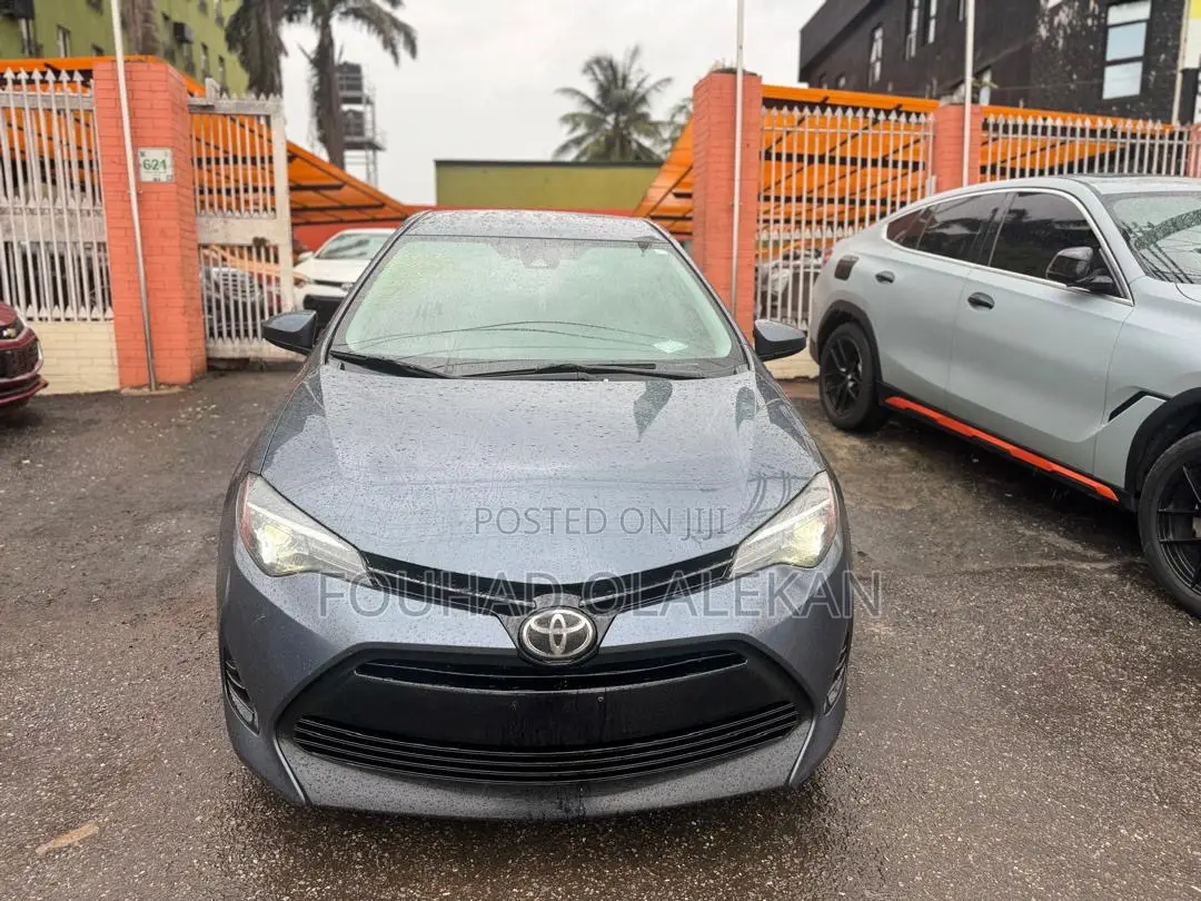 Toyota Corolla LE (1.8L 4cyl 2A) 2018 Gray