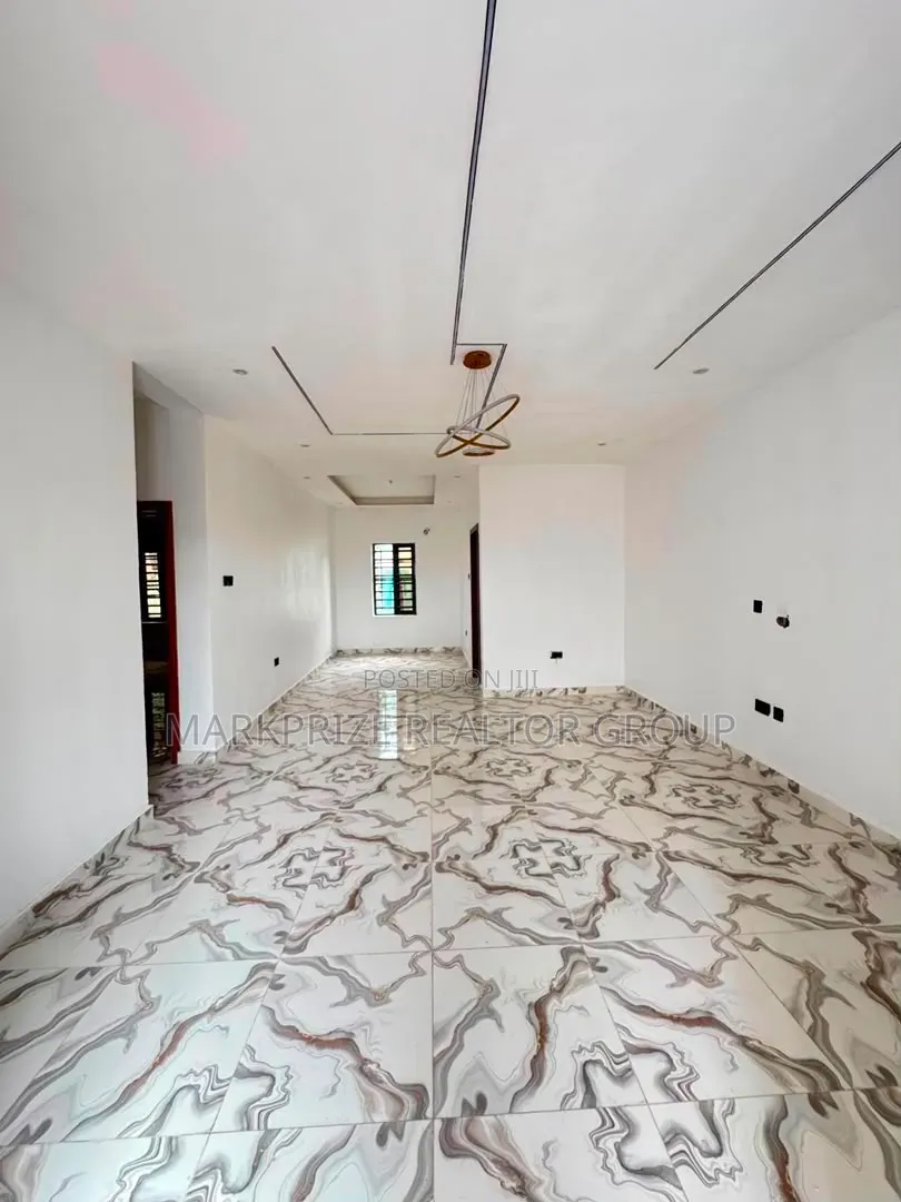 2bdrm Apartment in Surulere Lagos for sale