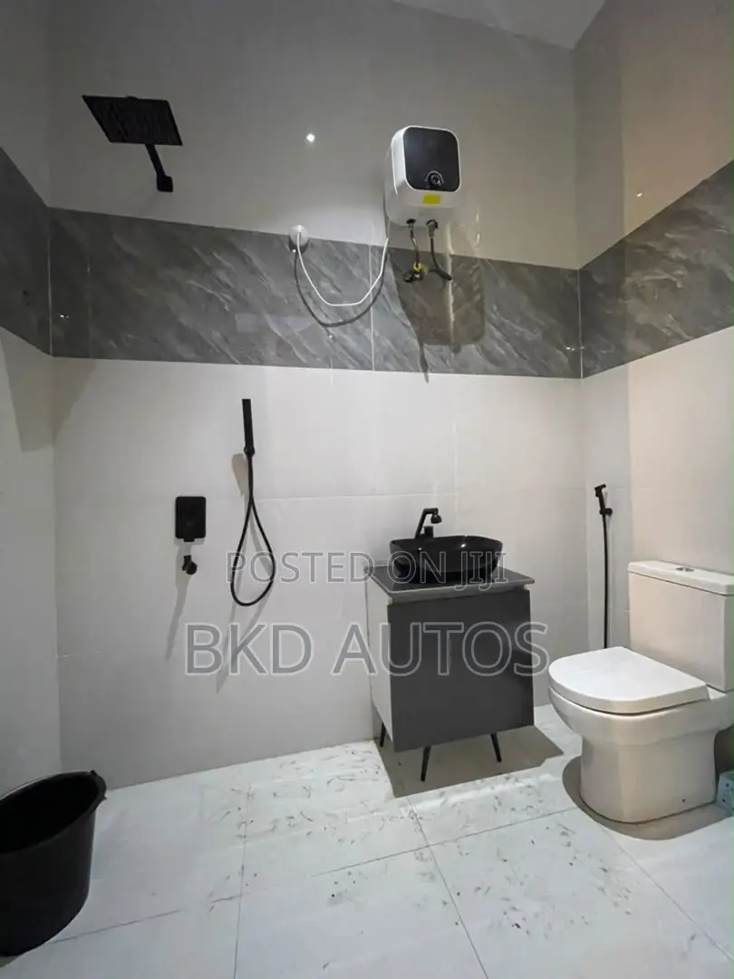 Furnished 2bdrm Penthouse in Chevron for sale