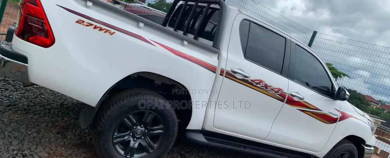 New Toyota Hilux 2025 White
