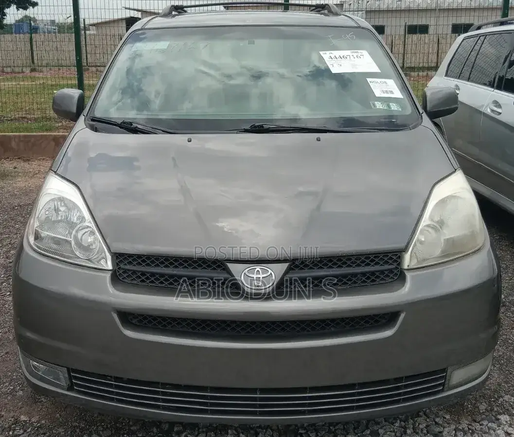 Toyota Sienna XLE Limited FWD 2006 Gray