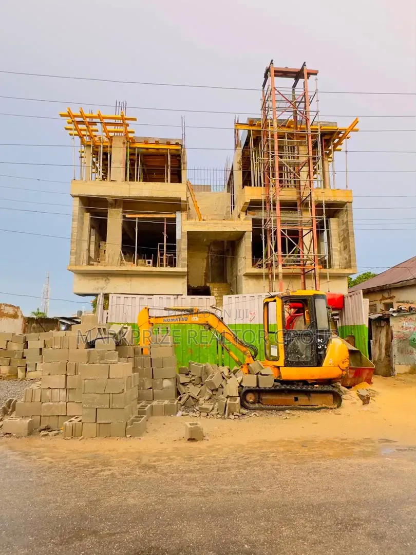 3bdrm Apartment in Yaba Lagos for sale