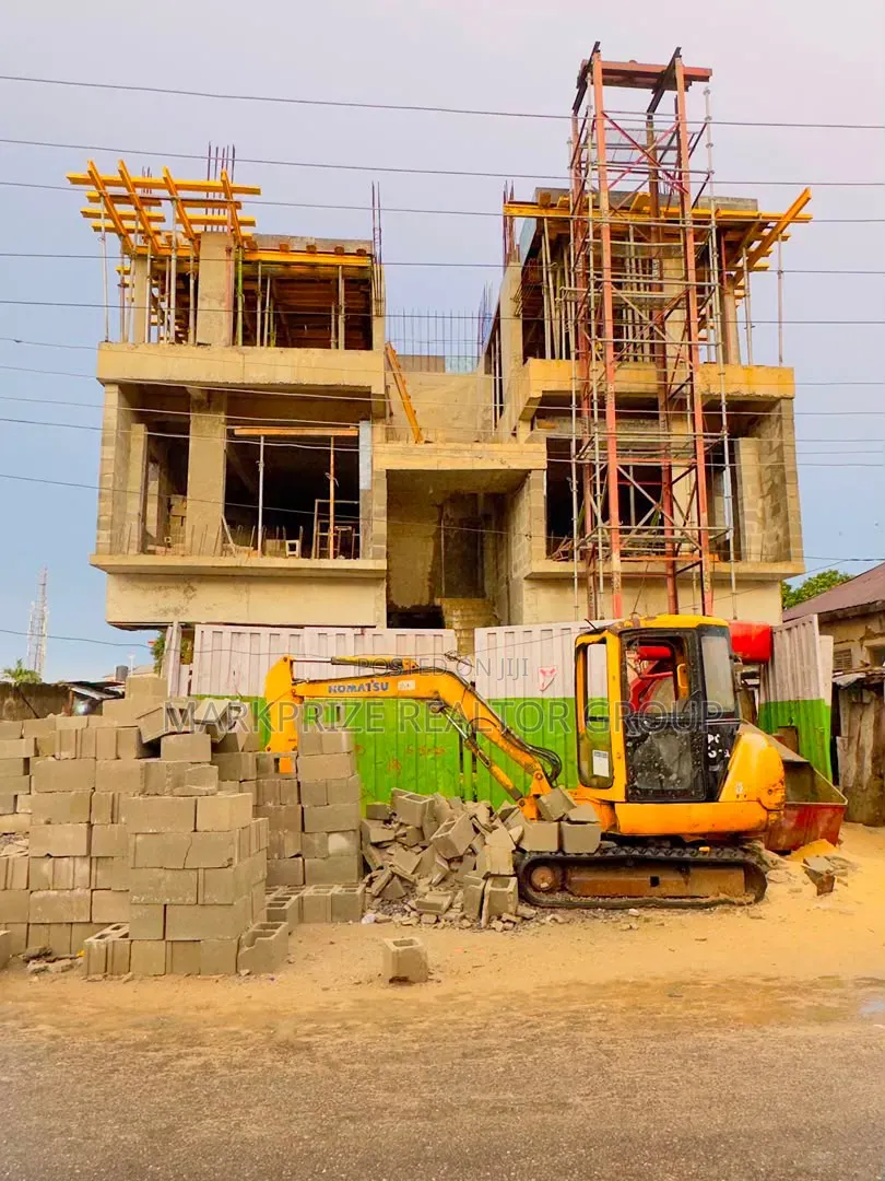 3bdrm Apartment in Yaba Lagos for sale