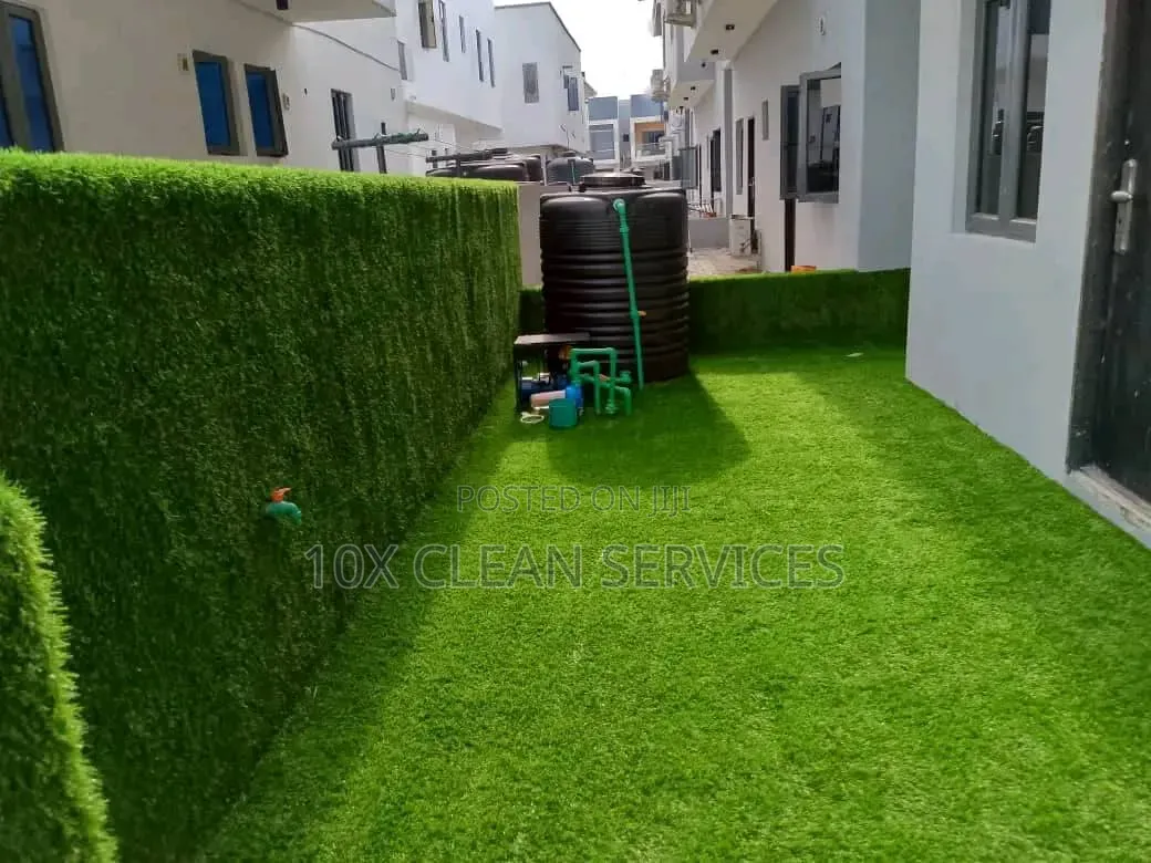 Luxury Red and Green Carpet Grass for Rent (Brand New)