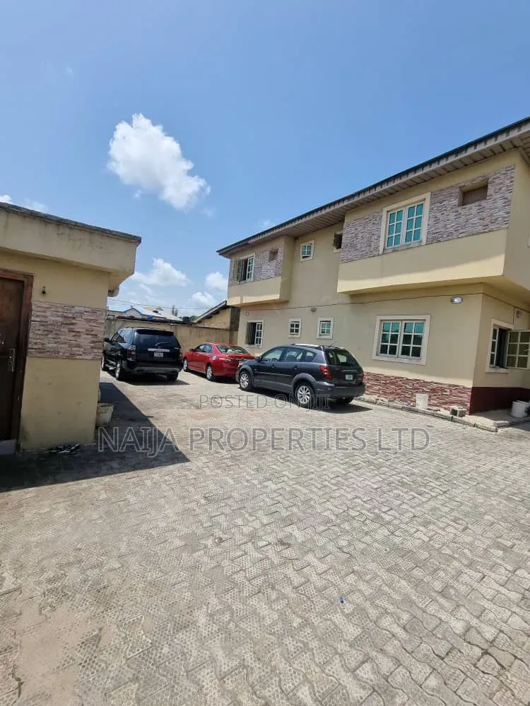 3bdrm Block of Flats in Sangotedo for sale