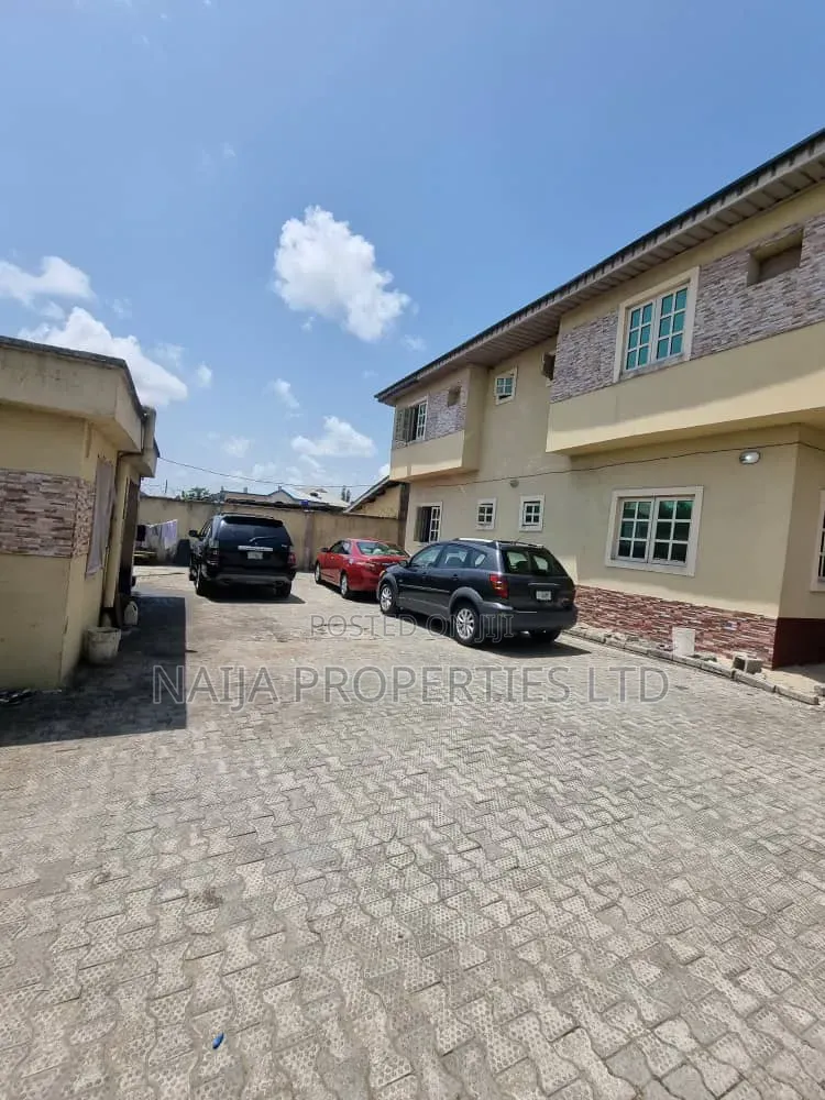 3bdrm Block of Flats in Sangotedo for sale