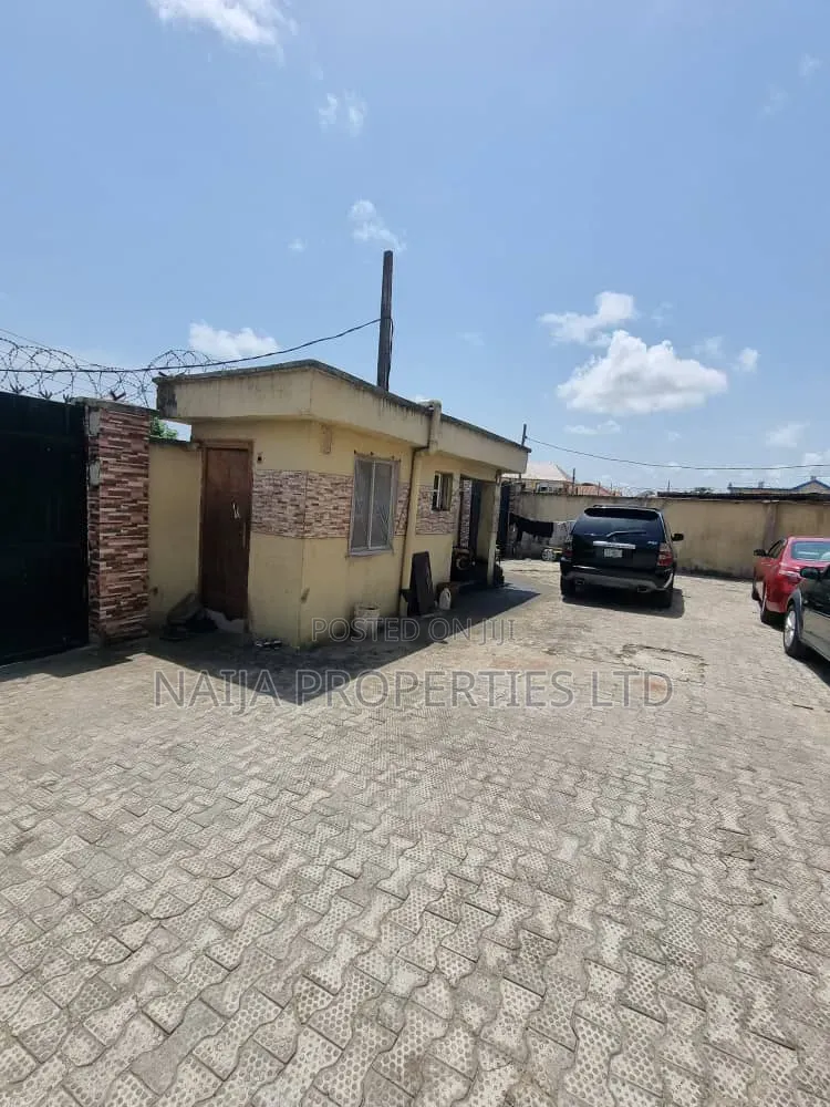 3bdrm Block of Flats in Sangotedo for sale