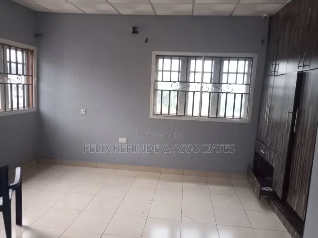 3bdrm Block of Flats in Kolapo Ishola Gra, Akobo for rent