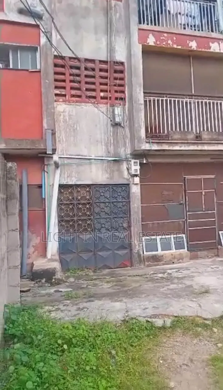 9bdrm Block of Flats in Abule Egba for sale