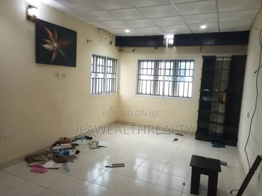 3bdrm Block of Flats in Kolapo Ishola Gra, Akobo for rent