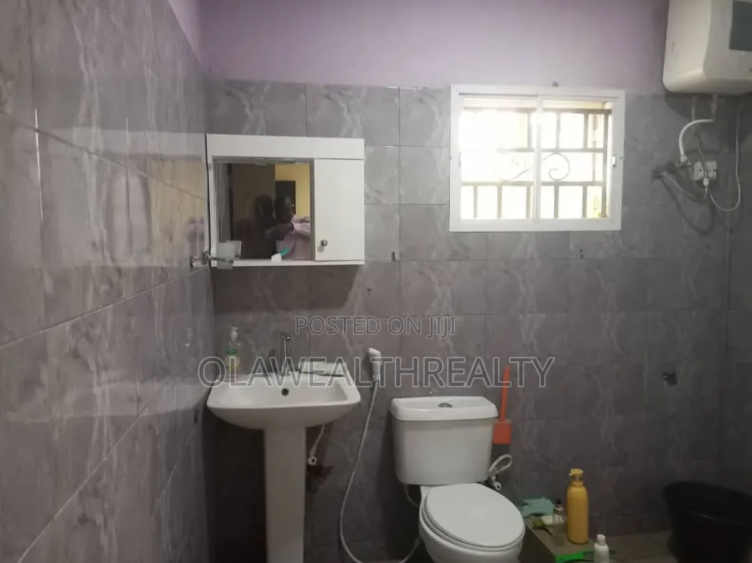 3bdrm Block of Flats in Kolapo Ishola Gra, Akobo for rent