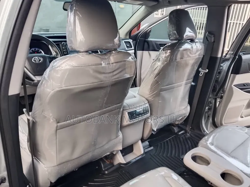 Toyota Highlander XLE V6 4x2 (3.5L 6cyl 6A) 2016 Silver